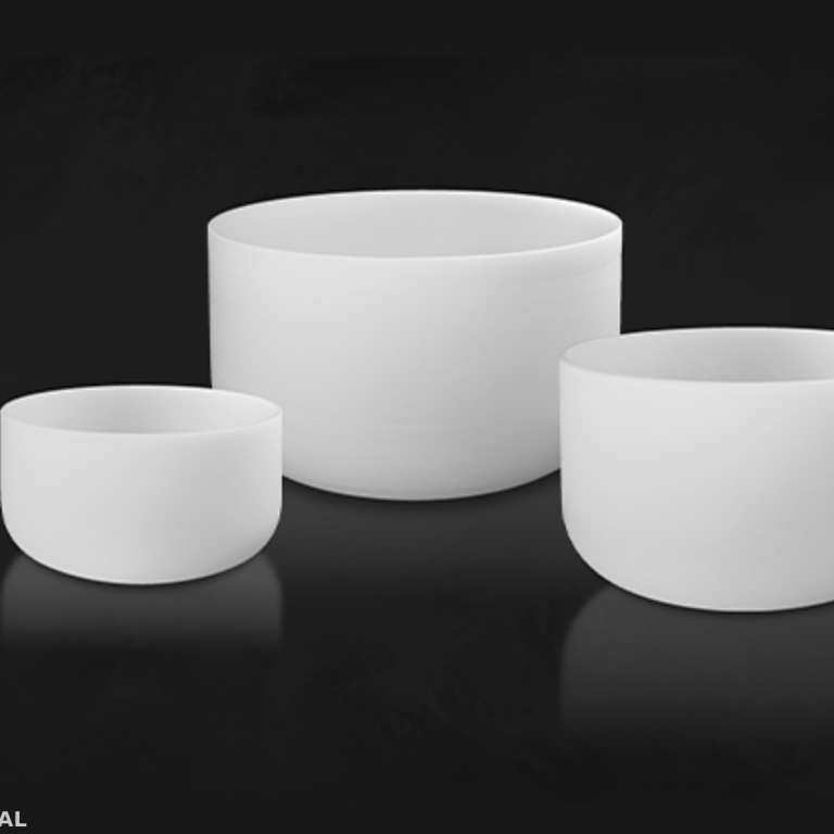 alt="NCF Industrial – Creusets en quartz haute pureté pour laboratoire et industrie, disponibles en plusieurs dimensions standard."
